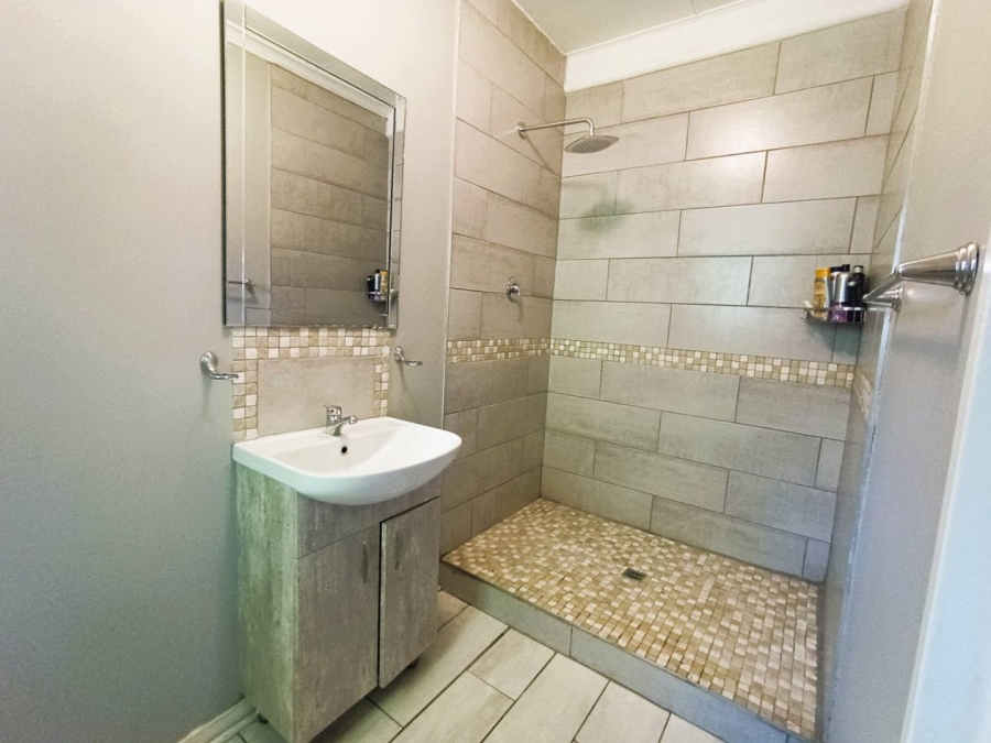 4 Bedroom Property for Sale in Langenhovenpark Free State
